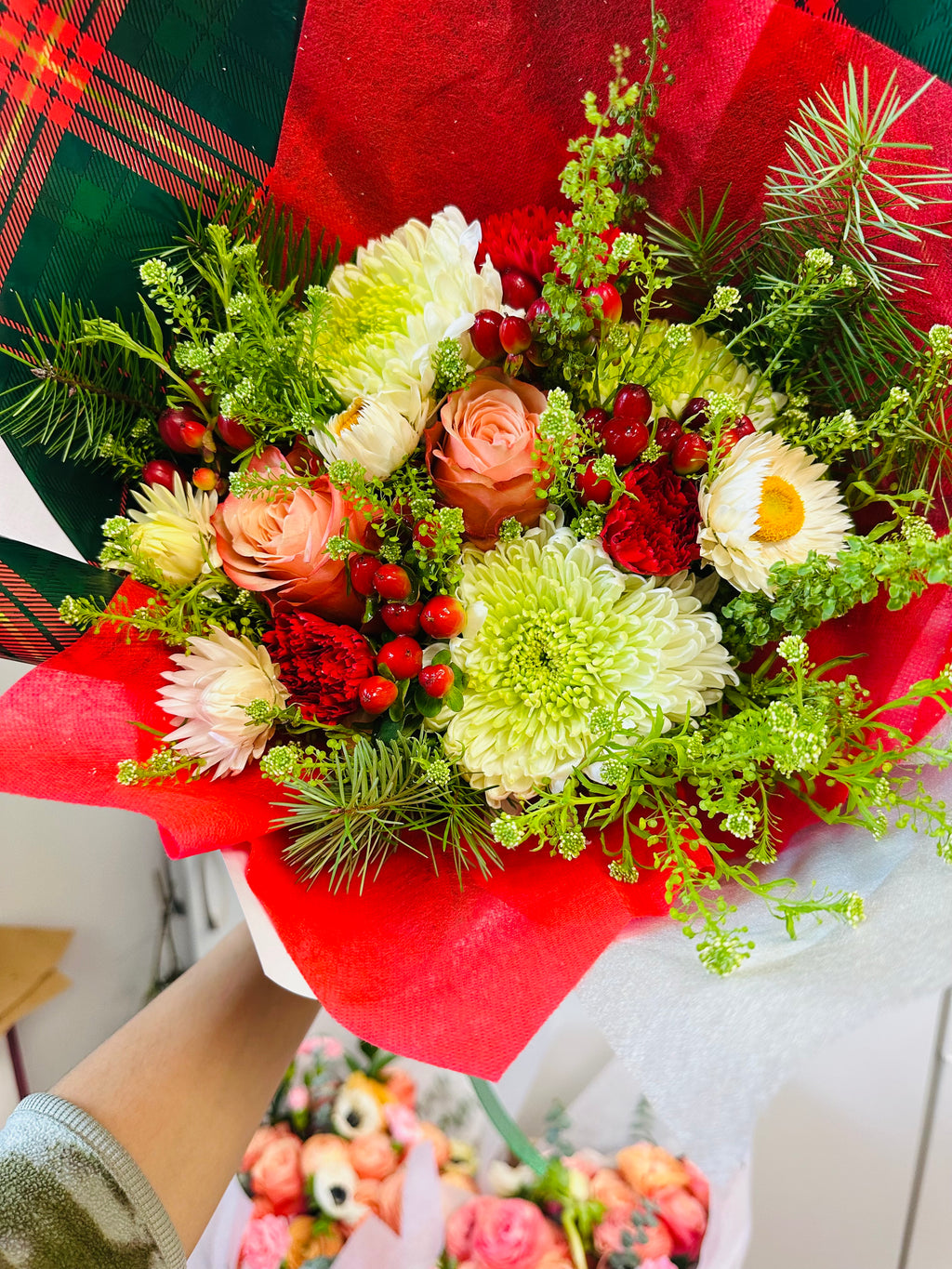 Cozy Christmas bouquet & candle