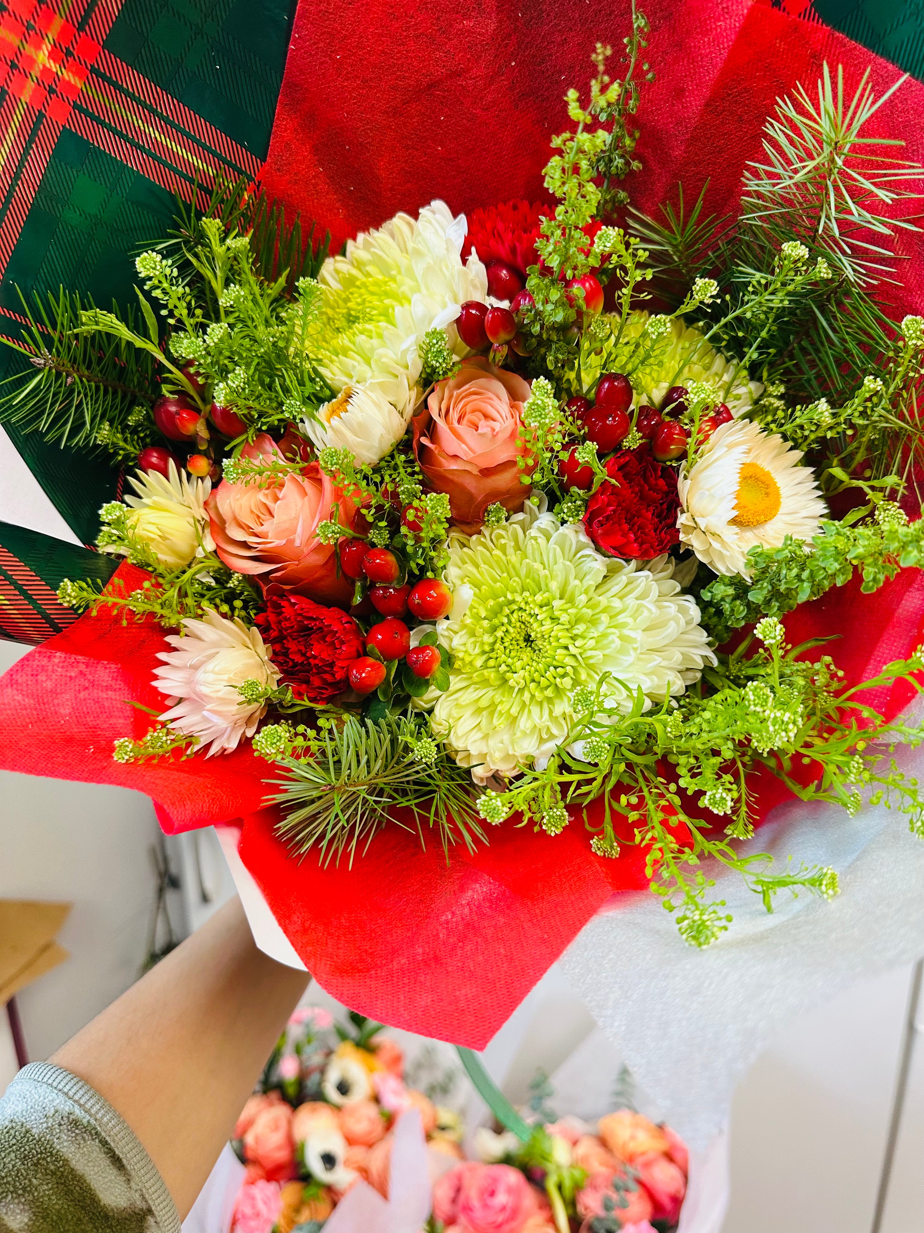 Cozy Christmas bouquet & candle