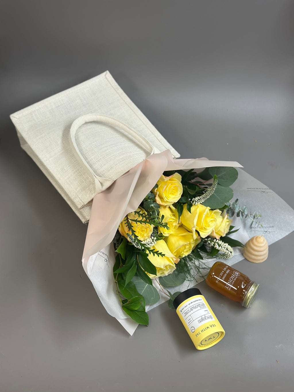 Bumble Bee rose & tea set