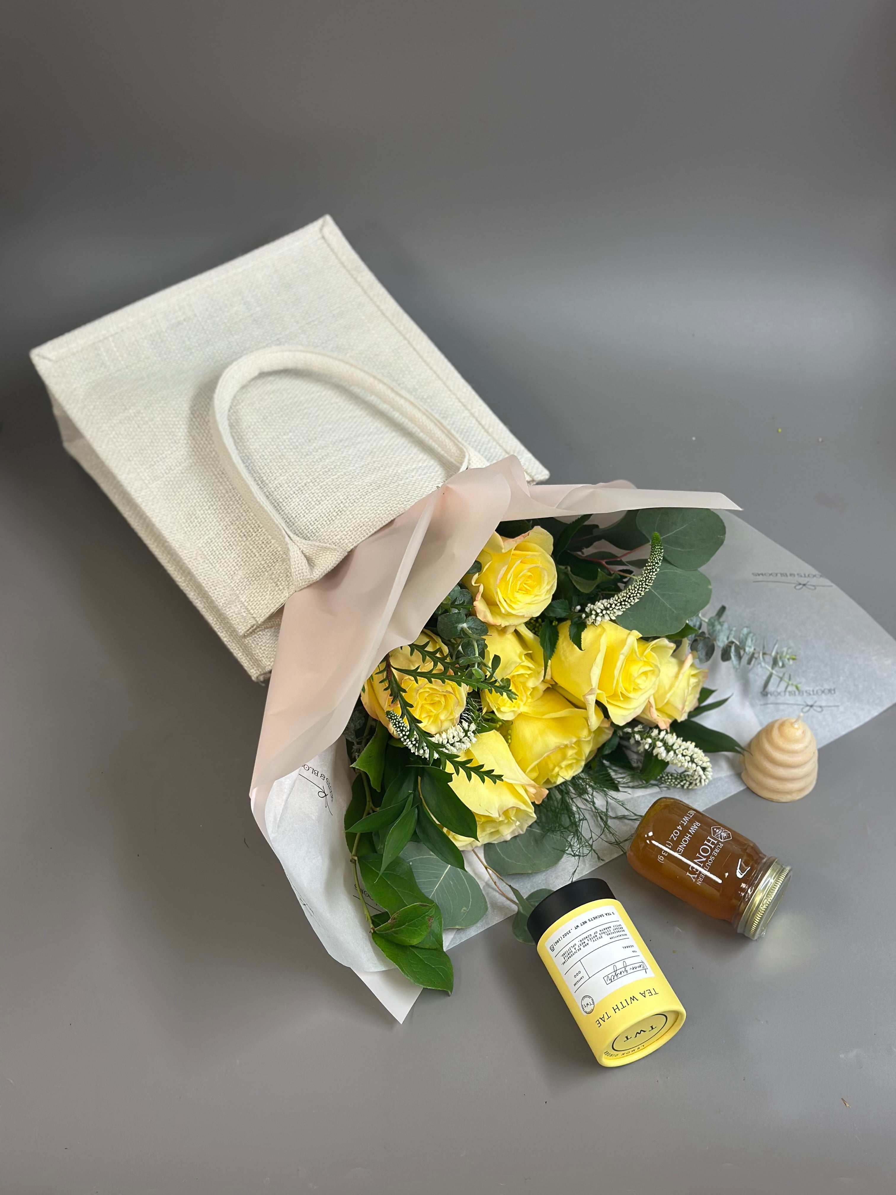 Bumble Bee rose & tea set