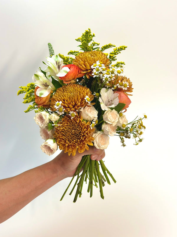 Sweet mums bouquet and gift box
