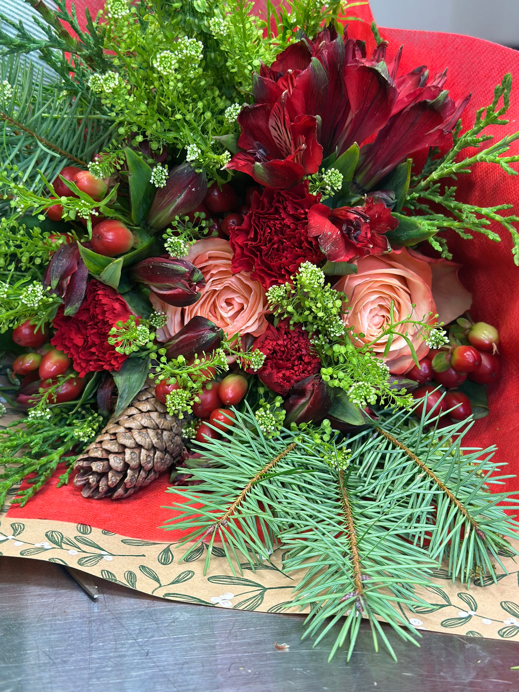 Christmas in town bouquet and candle