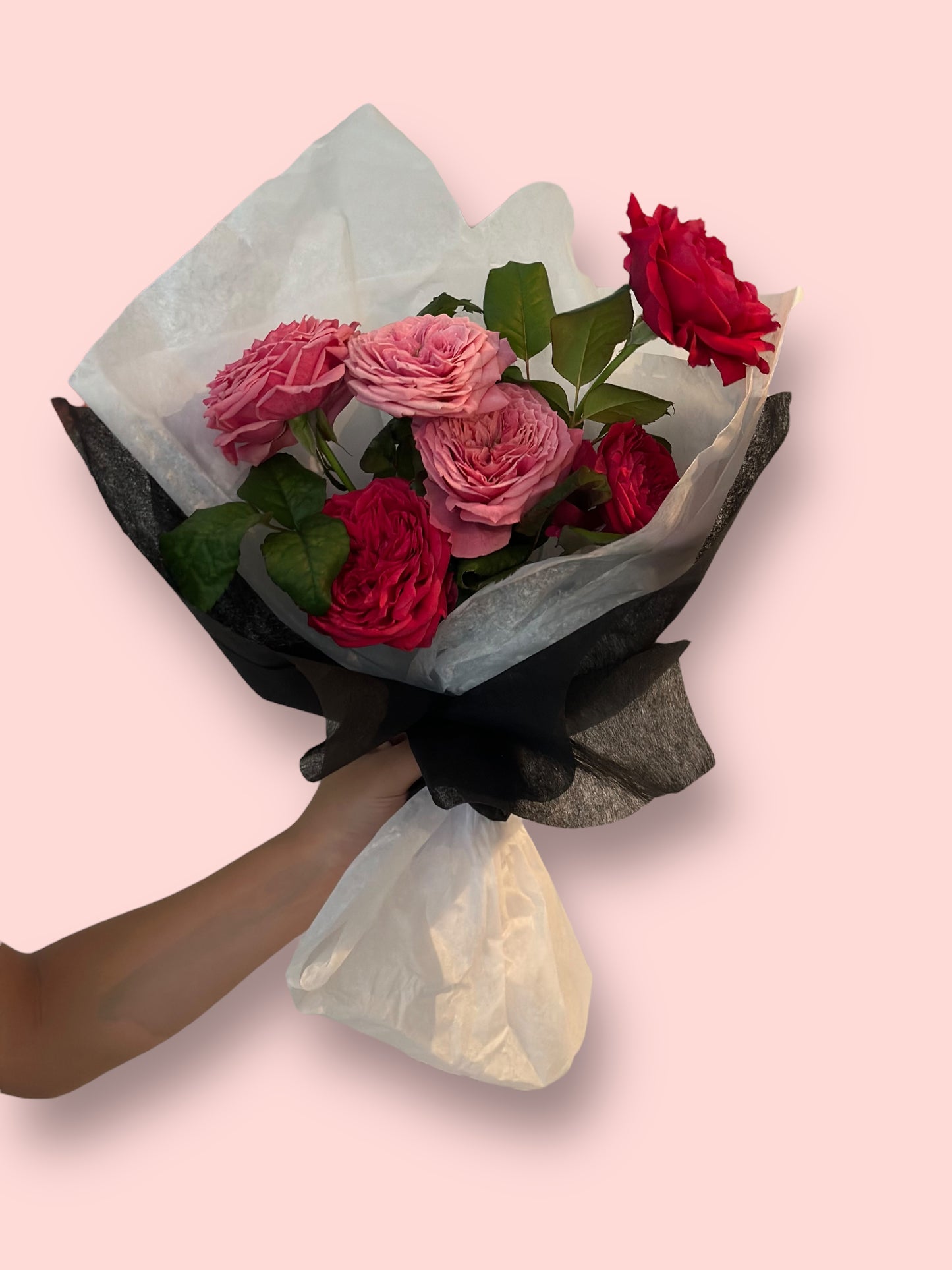 La Vie in rose gift basket