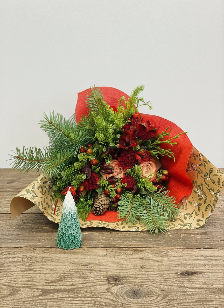 Christmas in town bouquet and candle