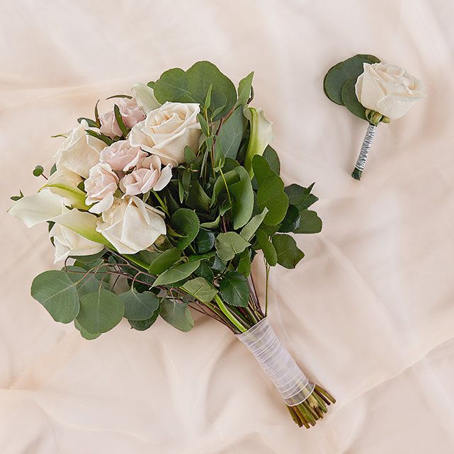 Bridal bouquet and boutonniere set