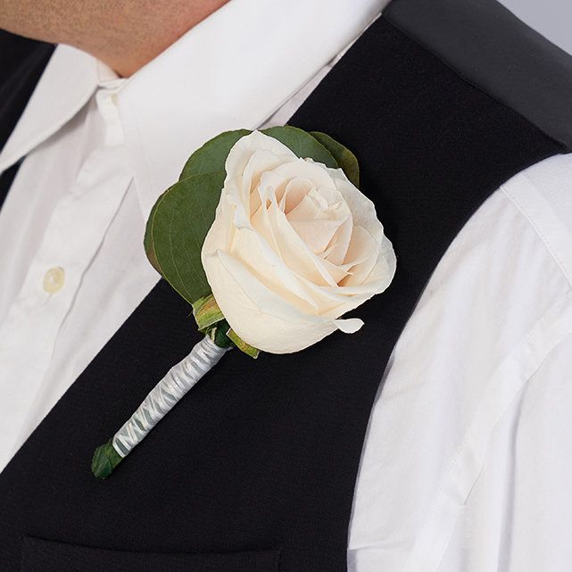 Bridal bouquet and boutonniere set